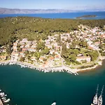 Apartament Two Hvar & *